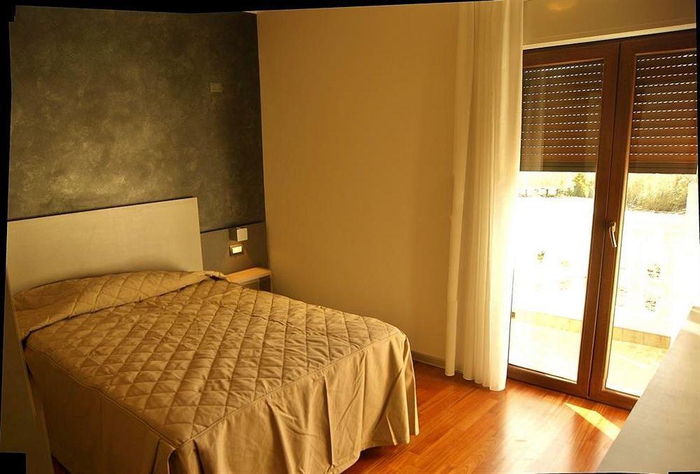 Halanus And Hotel 3*