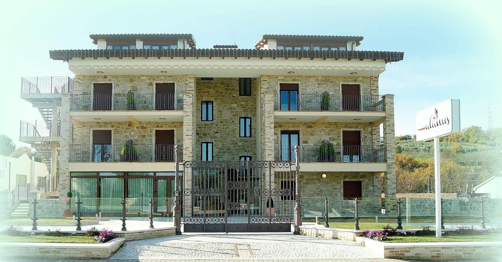 Halanus And Hotel 3*
